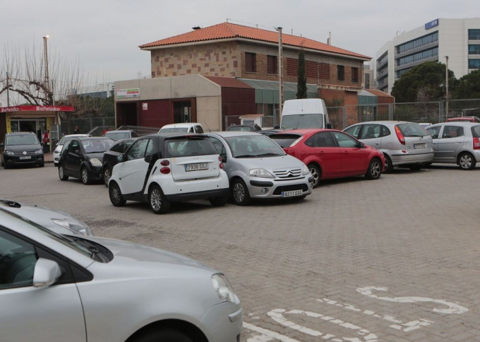 Sant Cugat reclama aparcaments a les estacions de tren