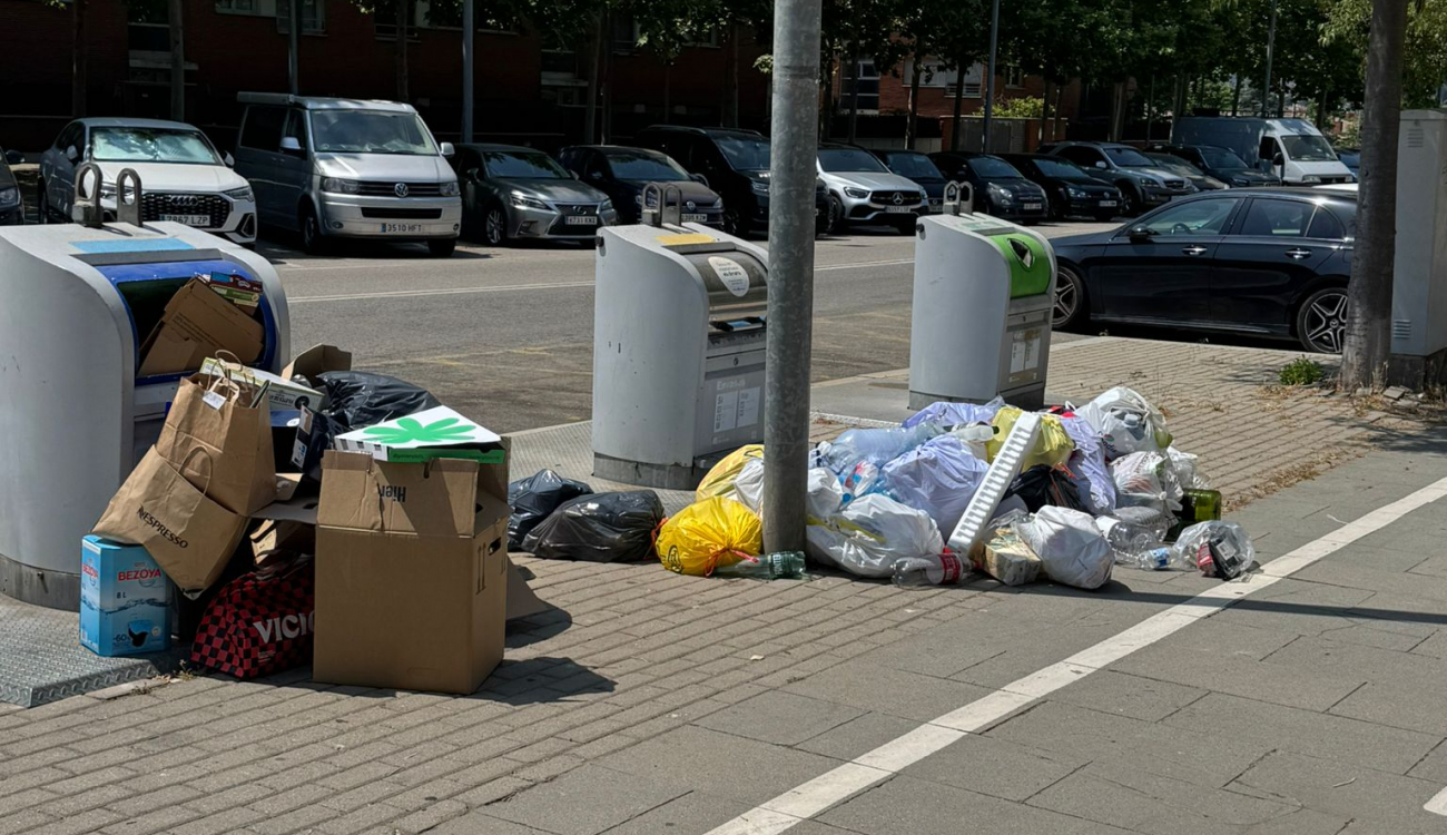 Basura fuera de contenedores