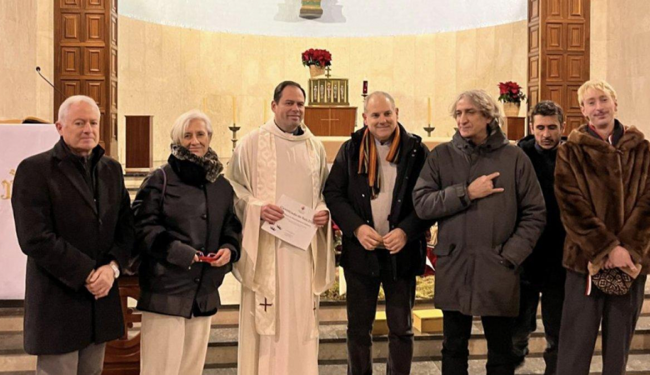 Polémica por los gestos de un regidor de la CUP en una iglesia: «Edad mental de un niño de tres años»