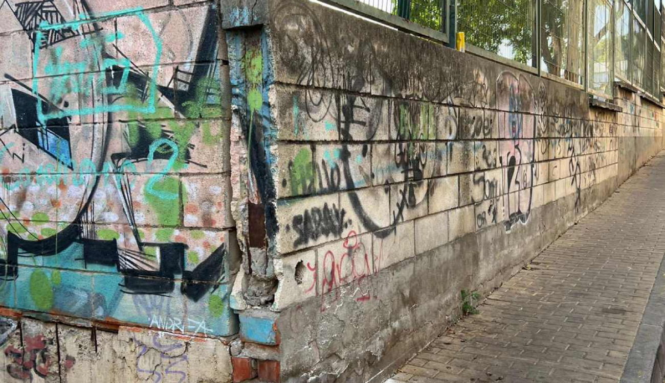 Els grafits evidencien deixadesa a Valldoreix