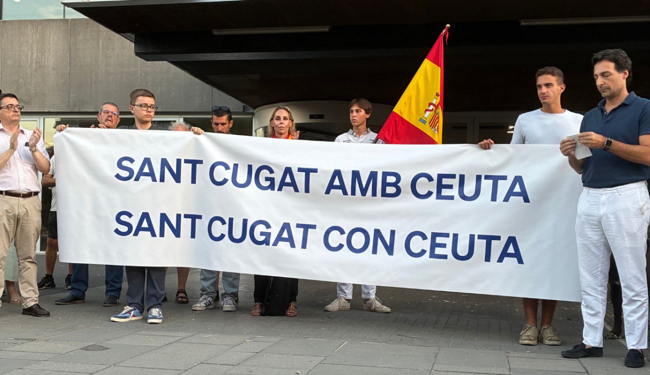 Unes 300 persones participen a Sant Cugat en la concentració en suport a Ceuta