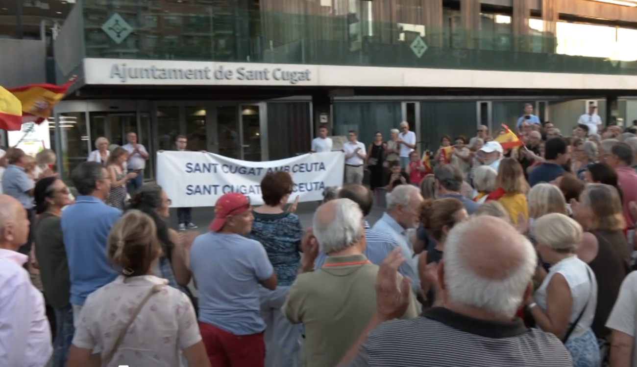 Més de 200 persones es concentren a Sant Cugat en defensa de Ceuta
